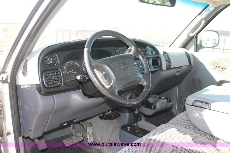 image for item E2533 2000 Dodge Ram 2500 pickup truck