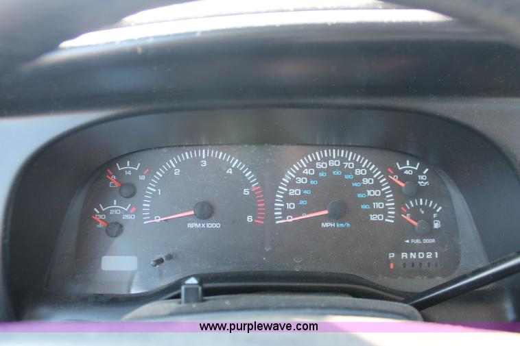 image for item E2533 2000 Dodge Ram 2500 pickup truck