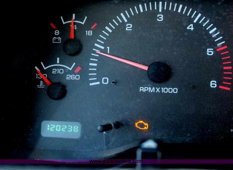 image for item E2533 2000 Dodge Ram 2500 pickup truck