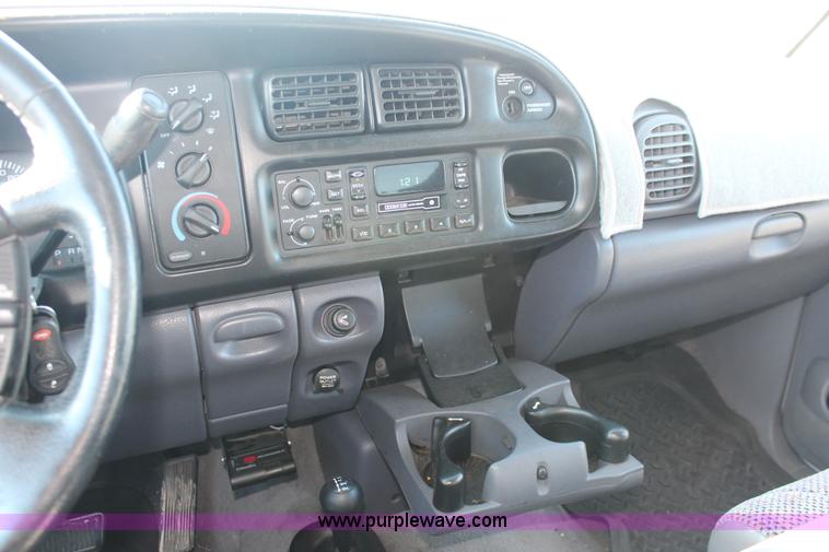 image for item E2533 2000 Dodge Ram 2500 pickup truck