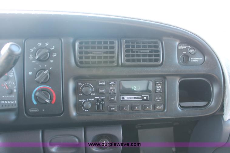 image for item E2533 2000 Dodge Ram 2500 pickup truck