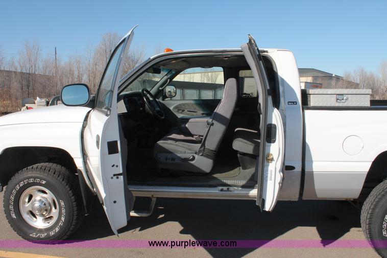 image for item E2533 2000 Dodge Ram 2500 pickup truck
