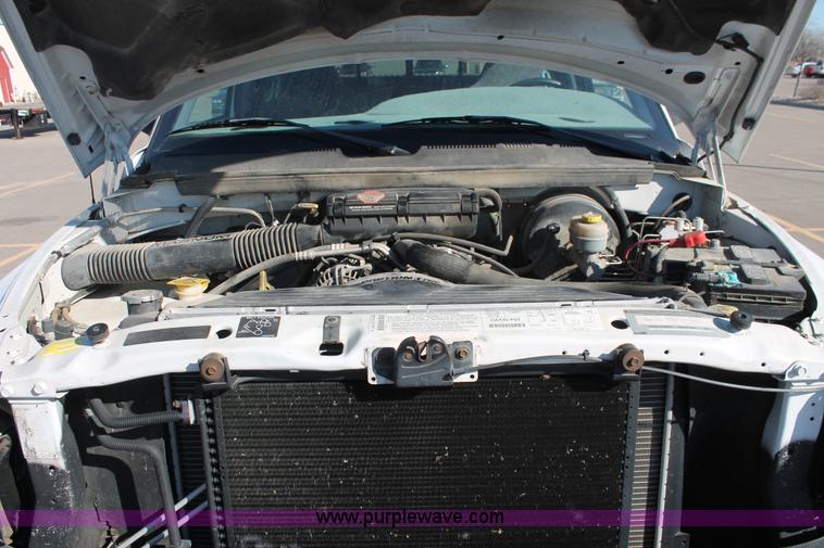 image for item E2533 2000 Dodge Ram 2500 pickup truck