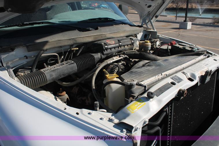 image for item E2533 2000 Dodge Ram 2500 pickup truck