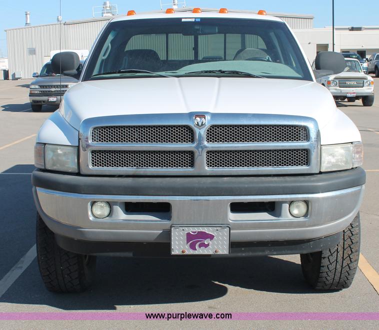 image for item E2533 2000 Dodge Ram 2500 pickup truck