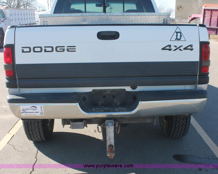 image for item E2533 2000 Dodge Ram 2500 pickup truck