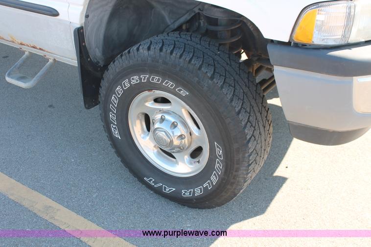 image for item E2533 2000 Dodge Ram 2500 pickup truck