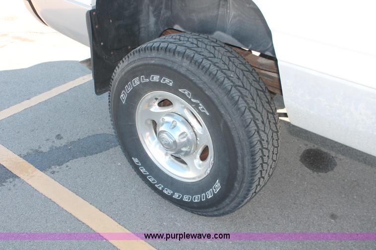 image for item E2533 2000 Dodge Ram 2500 pickup truck