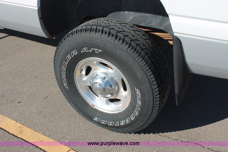 image for item E2533 2000 Dodge Ram 2500 pickup truck