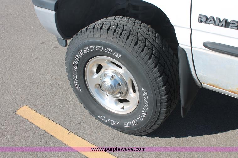 image for item E2533 2000 Dodge Ram 2500 pickup truck