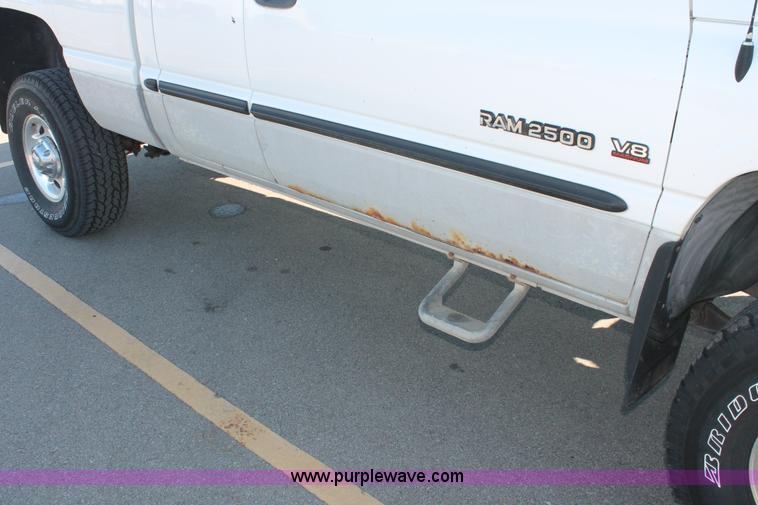 image for item E2533 2000 Dodge Ram 2500 pickup truck