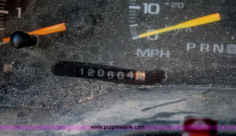 image for item E2538 1998 GMC Sierra 3500 HD dump truck