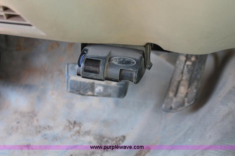 image for item E2538 1998 GMC Sierra 3500 HD dump truck