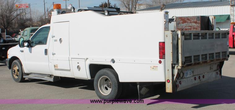 image for item E2542 1999 Ford F350 Super Duty tire service truck