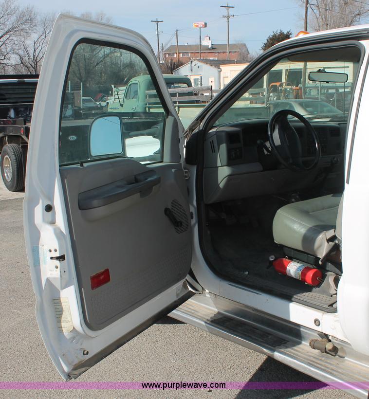 image for item E2542 1999 Ford F350 Super Duty tire service truck