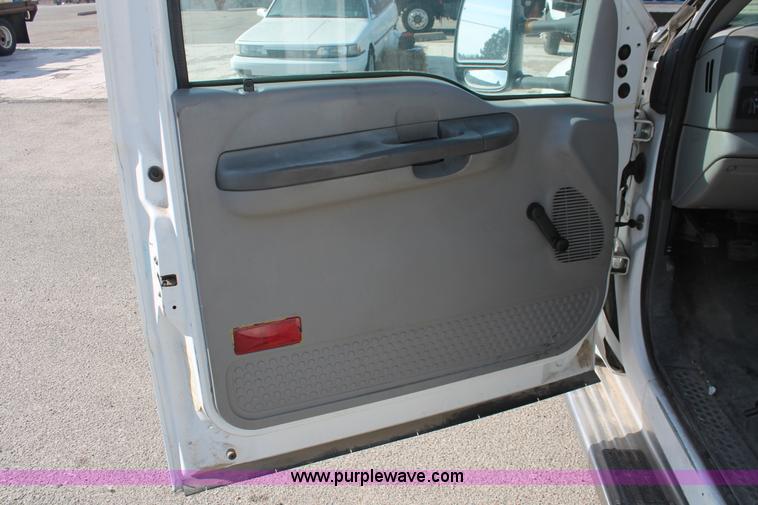 image for item E2542 1999 Ford F350 Super Duty tire service truck