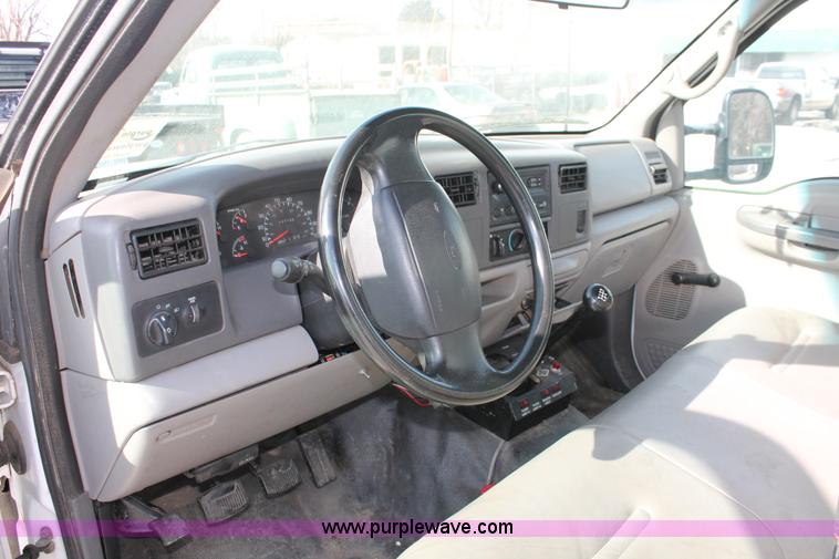 image for item E2542 1999 Ford F350 Super Duty tire service truck