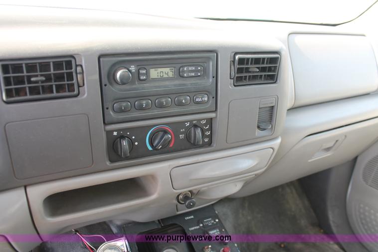 image for item E2542 1999 Ford F350 Super Duty tire service truck