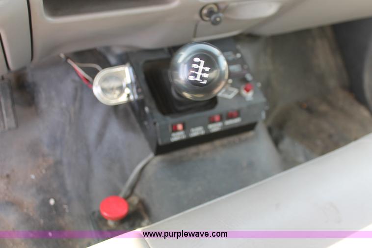 image for item E2542 1999 Ford F350 Super Duty tire service truck