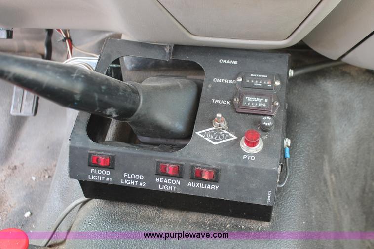 image for item E2542 1999 Ford F350 Super Duty tire service truck