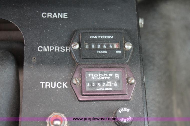 image for item E2542 1999 Ford F350 Super Duty tire service truck