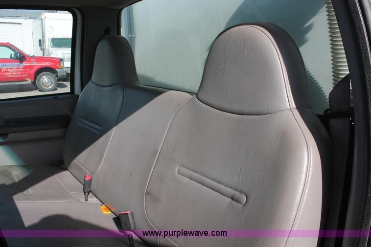 image for item E2542 1999 Ford F350 Super Duty tire service truck