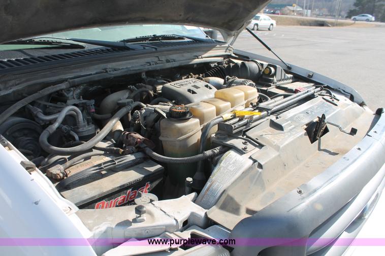 image for item E2542 1999 Ford F350 Super Duty tire service truck