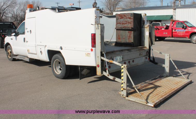 image for item E2542 1999 Ford F350 Super Duty tire service truck