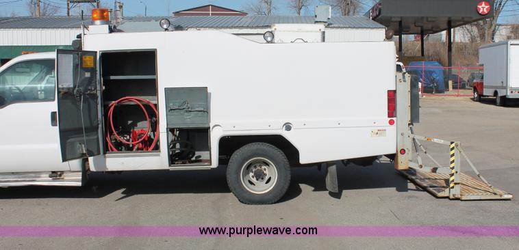 image for item E2542 1999 Ford F350 Super Duty tire service truck