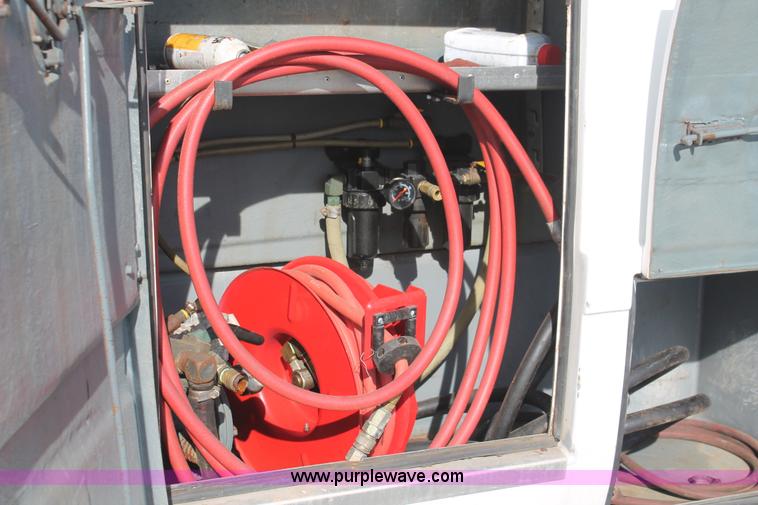 image for item E2542 1999 Ford F350 Super Duty tire service truck