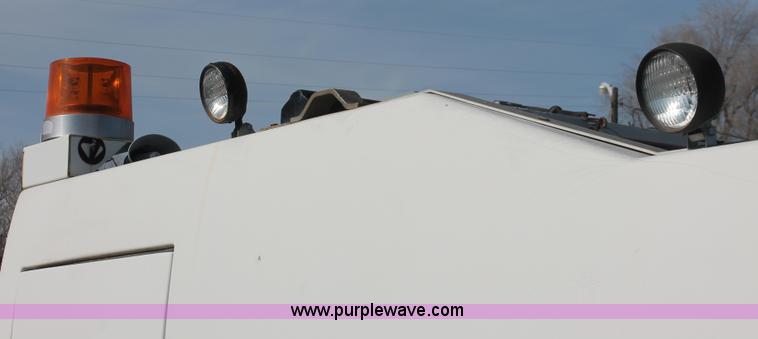 image for item E2542 1999 Ford F350 Super Duty tire service truck