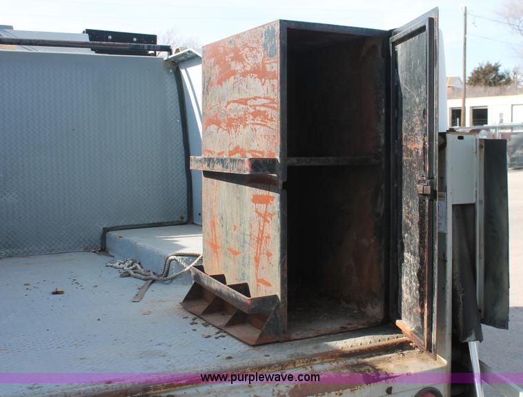 image for item E2542 1999 Ford F350 Super Duty tire service truck