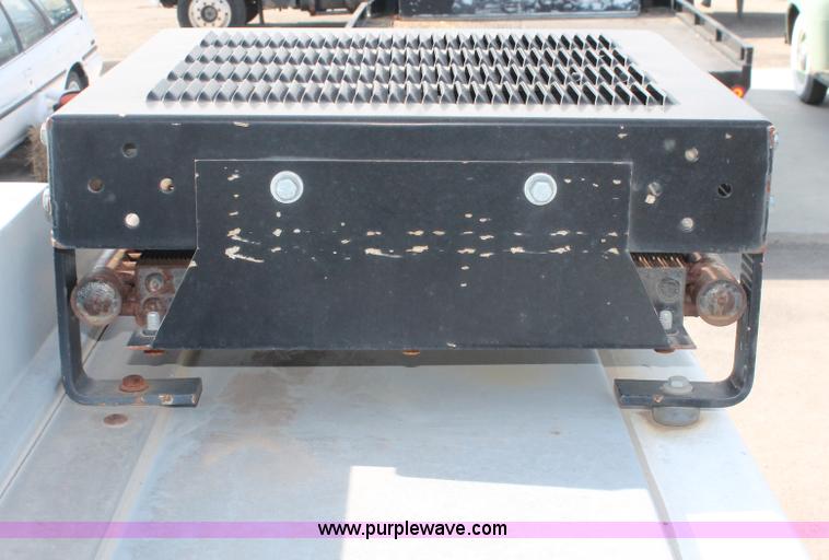 image for item E2542 1999 Ford F350 Super Duty tire service truck