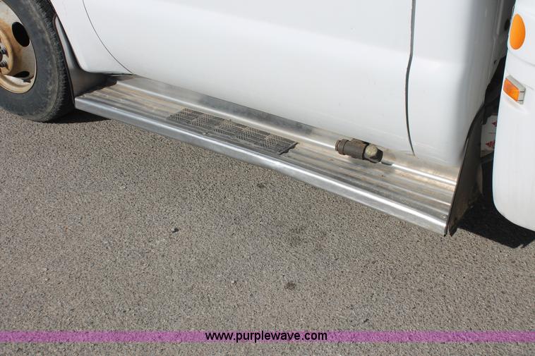 image for item E2542 1999 Ford F350 Super Duty tire service truck