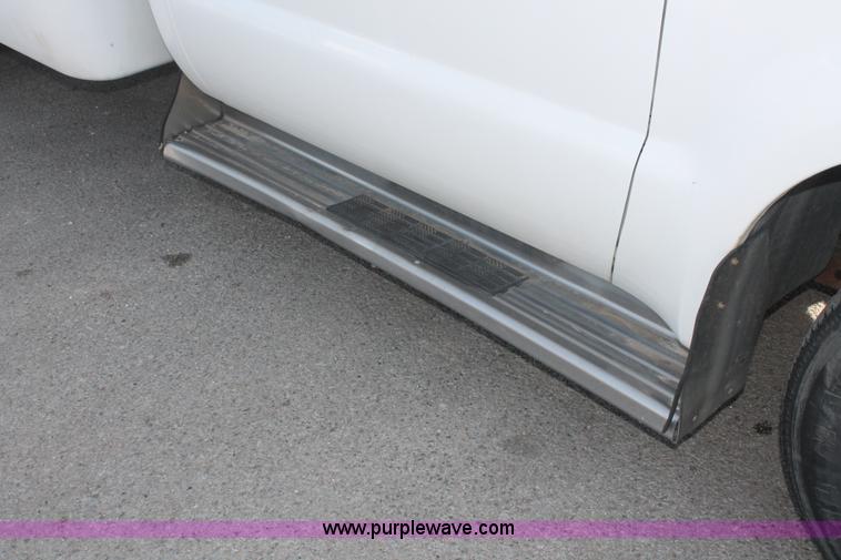 image for item E2542 1999 Ford F350 Super Duty tire service truck