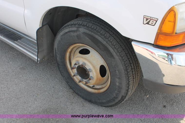 image for item E2542 1999 Ford F350 Super Duty tire service truck