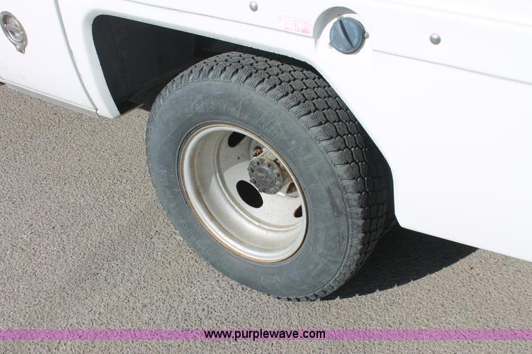 image for item E2542 1999 Ford F350 Super Duty tire service truck