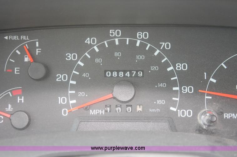 image for item E2545 1998 Ford F450 Super Duty tow truck