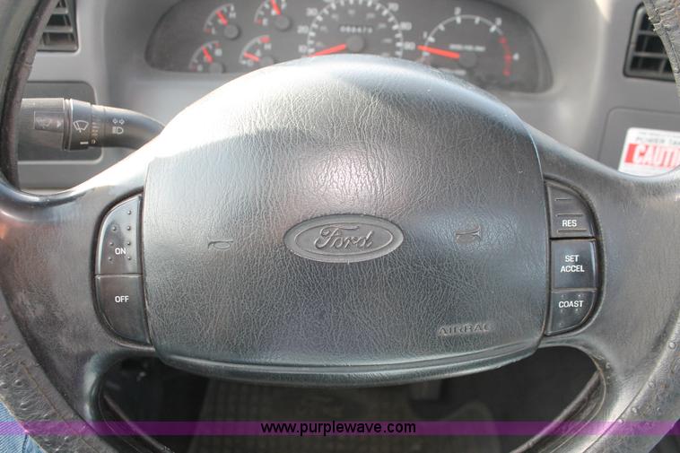 image for item E2545 1998 Ford F450 Super Duty tow truck