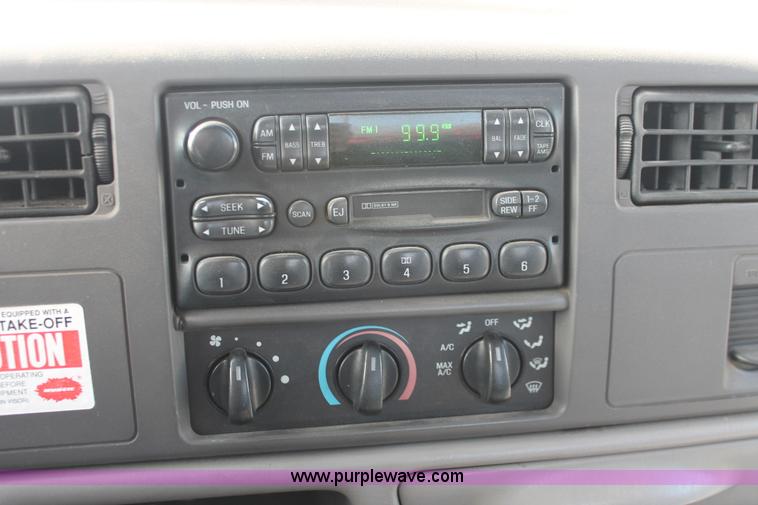 image for item E2545 1998 Ford F450 Super Duty tow truck