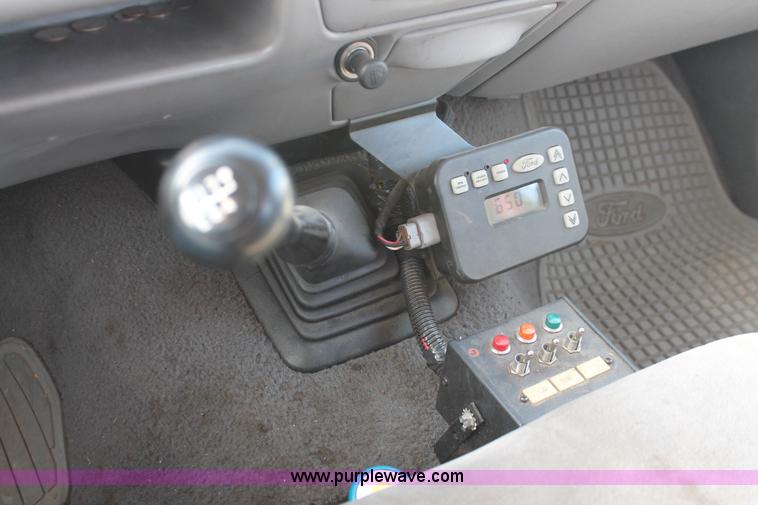 image for item E2545 1998 Ford F450 Super Duty tow truck