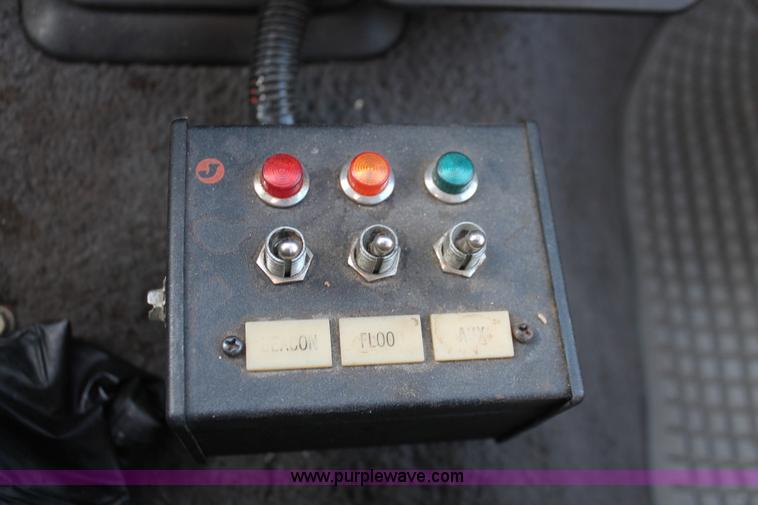 image for item E2545 1998 Ford F450 Super Duty tow truck