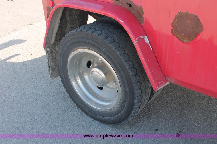 image for item E2545 1998 Ford F450 Super Duty tow truck