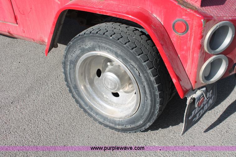 image for item E2545 1998 Ford F450 Super Duty tow truck