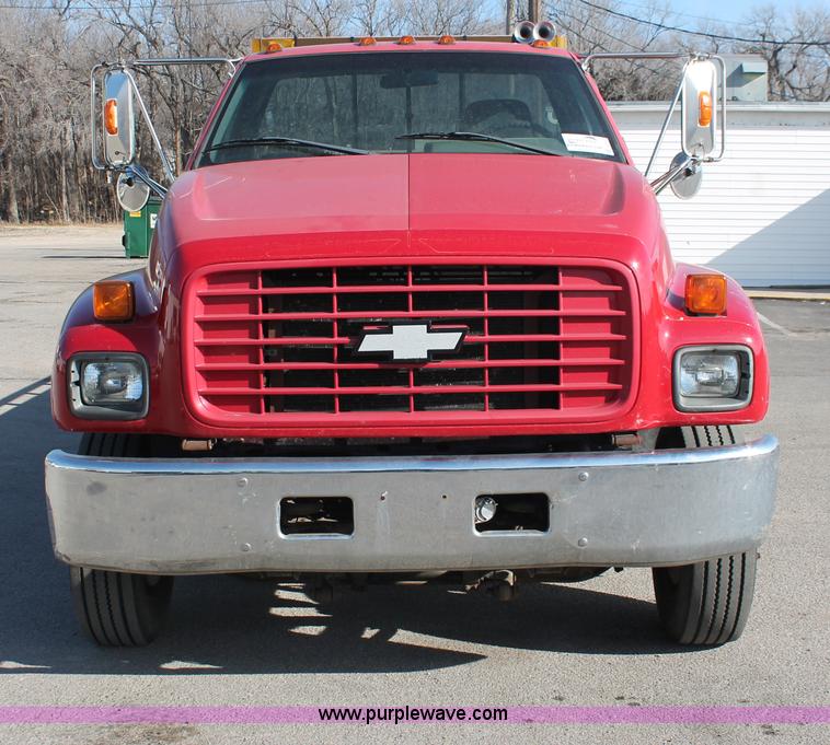 image for item E2547 2001 Chevrolet C6500 rollback truck