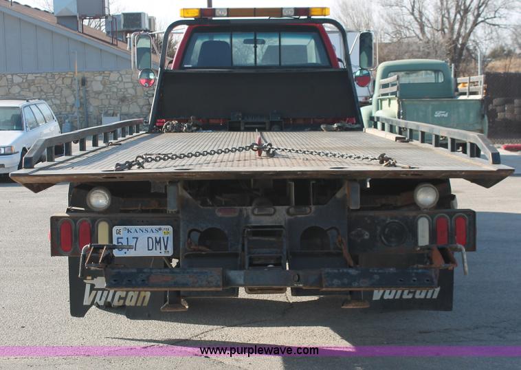 image for item E2547 2001 Chevrolet C6500 rollback truck