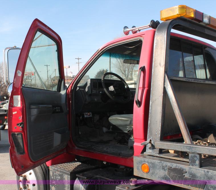 image for item E2547 2001 Chevrolet C6500 rollback truck