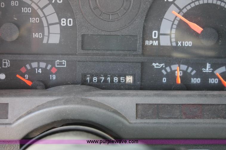 image for item E2547 2001 Chevrolet C6500 rollback truck