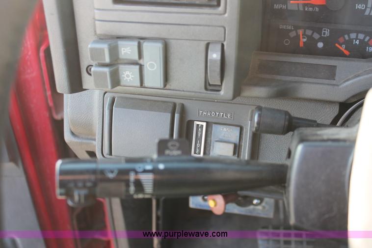 image for item E2547 2001 Chevrolet C6500 rollback truck