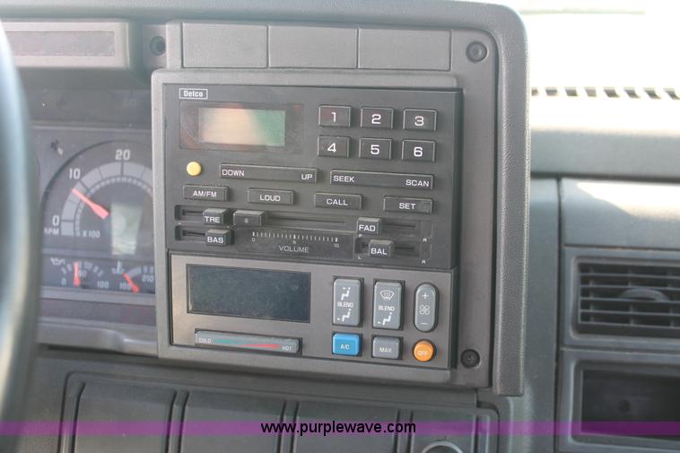 image for item E2547 2001 Chevrolet C6500 rollback truck